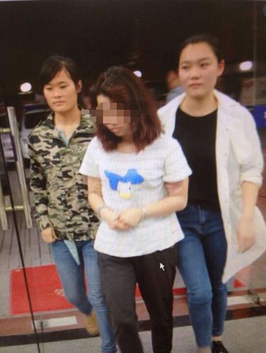 羅湖警方將嫌疑人抓獲。