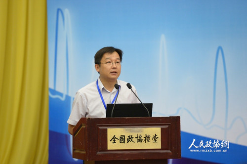 捐贈(zèng)儀式由人民政協(xié)網(wǎng)總經(jīng)理付鵬主持。人民政協(xié)網(wǎng)記者