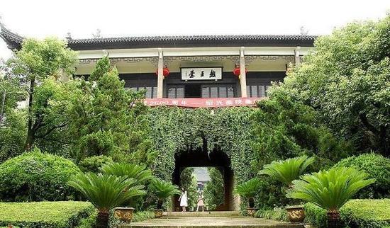 越王勾踐的宮殿在哪里？大家自然想到是目前府山腳下的越王臺(tái)