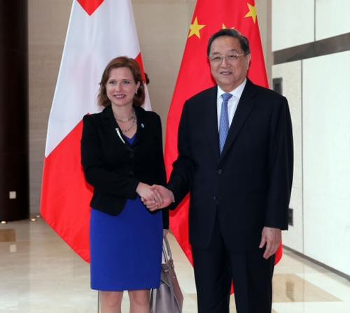 7月8日，中共中央政治局常委、全國政協(xié)主席俞正聲在貴陽會見來華出席生態(tài)文明貴陽國際論壇2016年年會的瑞士聯(lián)邦議會國民院議長馬克瓦爾德。