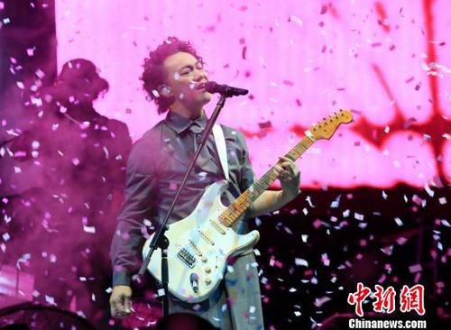 當(dāng)晚，陳奕迅還演唱《十年》、《好久不見》等代表歌曲，嗨翻現(xiàn)場歌迷?！±畛较椤z