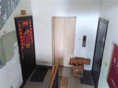 位于大興區(qū)某小區(qū)的“滅門案”案發(fā)房屋右房門緊鎖，長期空置。劉思維