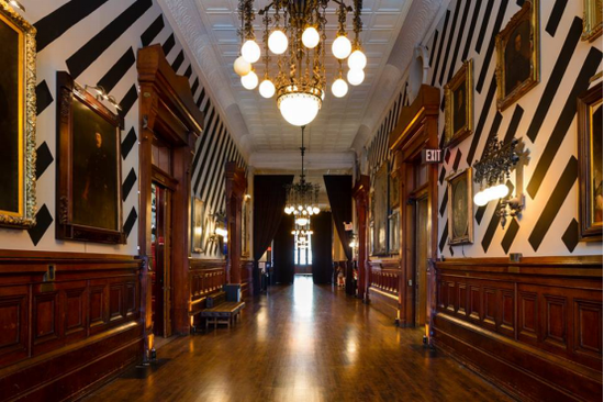 Work No。 798。 ‘Emulsion on wall’ from Martin Creed‘s summer installation THE BACK DOOR at Park Avenue Armory， June 9 - August 7， 2016。 （Photo： James Ewing）