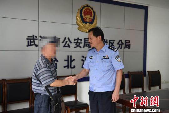 女子1500萬(wàn)股票被騙子賣光警方攔截1小時(shí)保住巨款