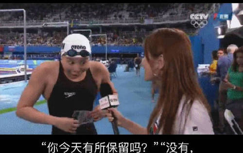 女子100仰半決賽中，中國選手傅園慧以58秒95的好成績獲第三，晉級決賽！她可能是這屆奧運會第一個還沒開始決賽就出名的中國運動員了。