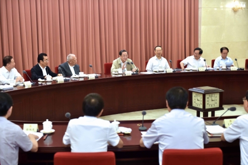 8月18日，全國政協(xié)在北京召開第54次雙周協(xié)商座談會(huì)，圍繞“國際科技合作與大科學(xué)計(jì)劃”建言獻(xiàn)策。全國政協(xié)主席俞正聲主持會(huì)議并講話。