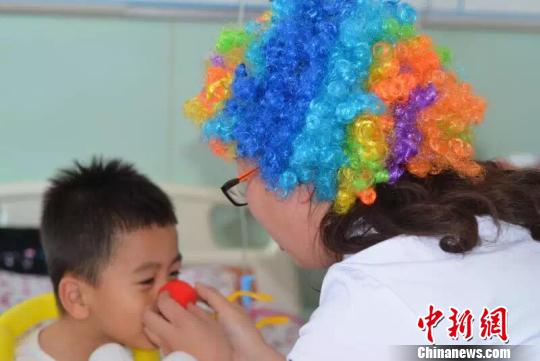 山西“小丑醫(yī)生”從8人到500人不滿(mǎn)足于“一笑了之”