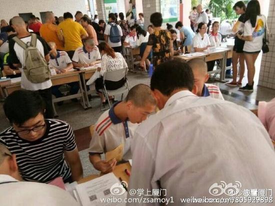 奇葩校規(guī)：染發(fā)或男生頭發(fā)超6毫米均不予注冊