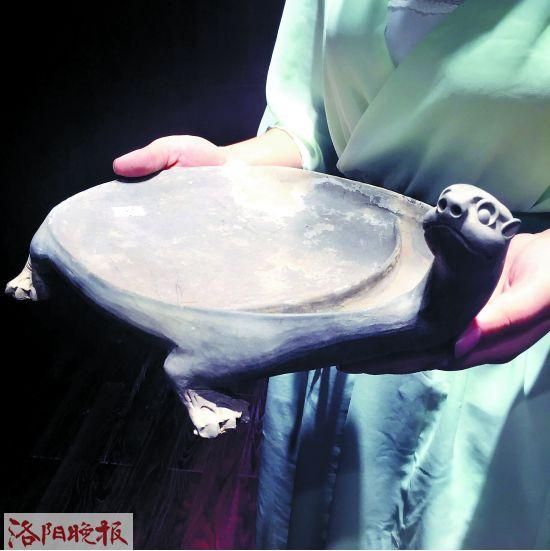 “巨無(wú)霸”唐代單頭龜形澄泥硯