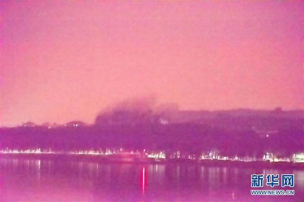 武漢大學爆破拆除一高層教學樓3