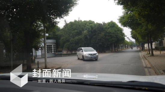 9月27日早上6時(shí)15分，前來接牟其中出獄的車到達(dá)湖北洪山監(jiān)獄，35分鐘后，6時(shí)50分，牟其中乘車離開服刑16年的監(jiān)獄。