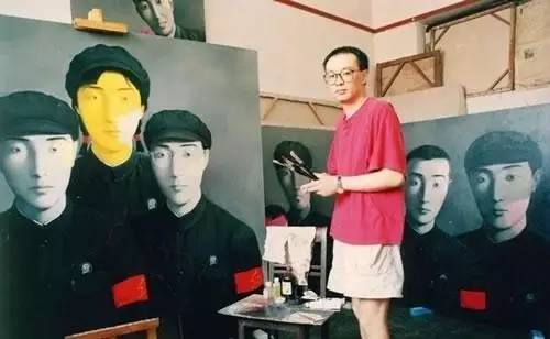 1994年，張曉剛于重慶，為圣保羅雙年展進(jìn)行創(chuàng)作