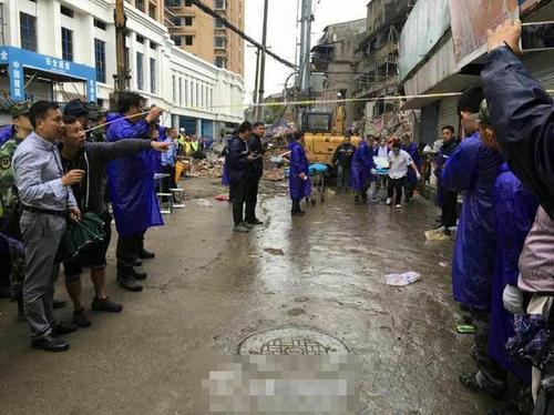 浙江溫州民房倒塌現(xiàn)場(chǎng)救出13人 其中8人已遇難