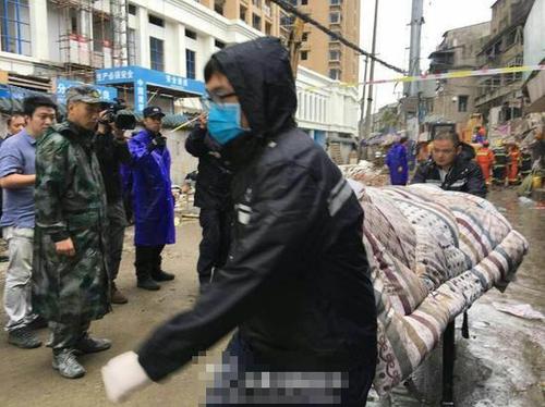 浙江溫州民房倒塌現(xiàn)場(chǎng)救出13人 其中8人已遇難