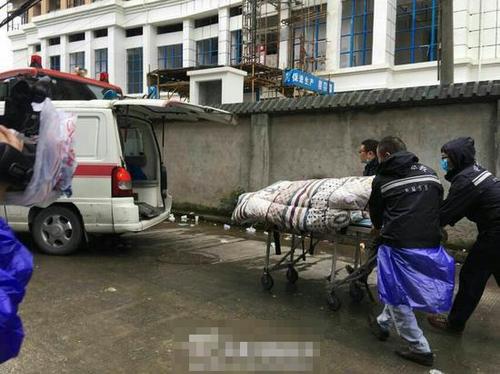 浙江溫州民房倒塌現(xiàn)場(chǎng)救出13人 其中8人已遇難