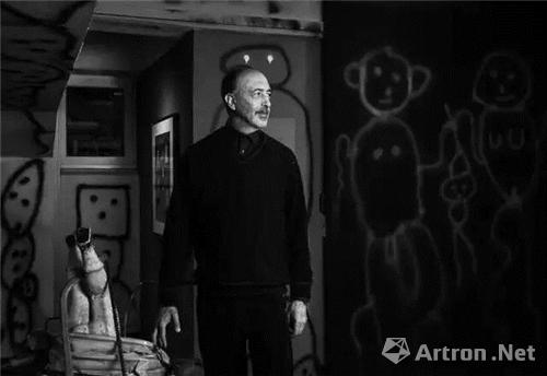 這種長法的大叔一看就知道肯定很有思想，很深刻。。。。。。