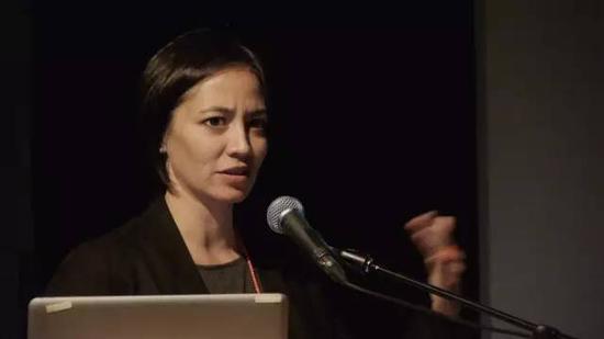M+博物館視覺藝術(shù)首席策展人姚嘉善（Pauline Yao）稱“這批作品將會(huì)成為M+長(zhǎng)遠(yuǎn)館藏計(jì)劃的基礎(chǔ)”，圖片來源：Simon Fraser University