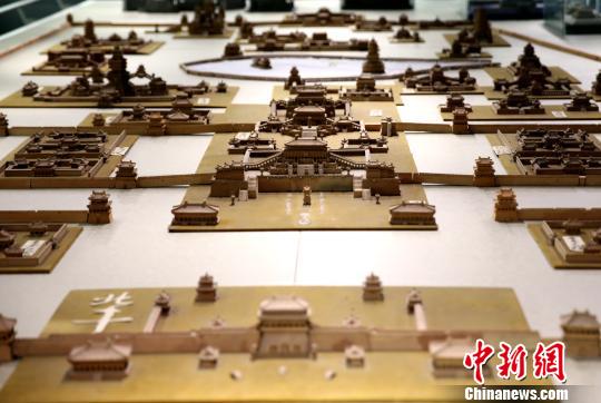 圖為磚雕大明宮全景?！堖h　攝