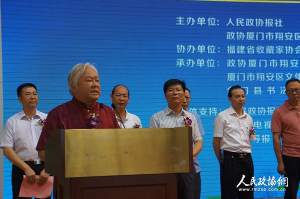 開幕式上，臺(tái)灣兩岸和平文化藝術(shù)聯(lián)盟總會(huì)副主席高明達(dá)代表臺(tái)灣書畫界致辭。記者 照寧 攝_副本