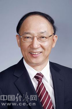 劉鵬，男，1951年9月生，重慶市人，1979年5月加入中國共產(chǎn)黨，1969年1月參加工作，重慶大學(xué)機械工程系固體力學(xué)專業(yè)研究生畢業(yè)，工學(xué)碩士。