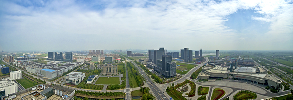 五、近年來，泰州市聚焦產(chǎn)業(yè)制高點(diǎn)，生物醫(yī)藥產(chǎn)業(yè)取得長足進(jìn)步。圖為中國醫(yī)藥城一角。攝影顧祥忠