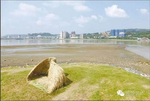 臺(tái)北市政府邀請(qǐng)意大利藝術(shù)家來臺(tái)參與“關(guān)渡國際自然裝置藝術(shù)季”，和社子島居民一起創(chuàng)作《萬物皆流轉(zhuǎn)》，卻最終遭遇臺(tái)風(fēng)“杜鵑”，被臺(tái)北市水利處當(dāng)成垃圾鏟平。