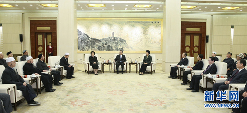 11月28日，中共中央政治局常委、全國政協(xié)主席俞正聲在北京人民大會堂會見中國伊斯蘭教協(xié)會新一屆領(lǐng)導(dǎo)班子成員。 新華社記者 龐興雷 攝