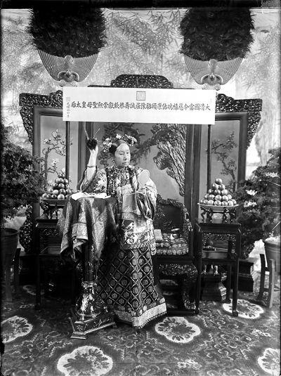 慈禧太后1903年拍攝的照片。