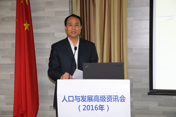 一、11月26號(hào)下午，國家衛(wèi)生計(jì)生委副主任王培安在人口與發(fā)展高級(jí)資訊會(huì)上致辭。王克明  攝