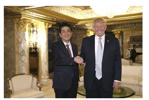 安倍訪(fǎng)珍珠港既示威又示弱 向特朗普匯報(bào)工作