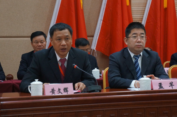廈門市委常委、市委秘書長黃文輝（左）致辭。（記者 照寧攝）3