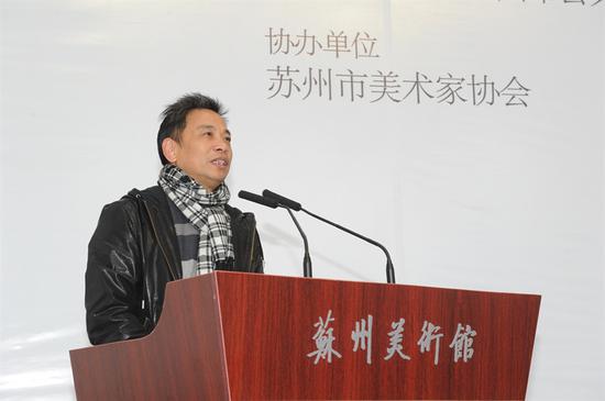 雙年展評(píng)委代表、中國(guó)美術(shù)學(xué)院教授顧迎慶 介紹評(píng)選情況