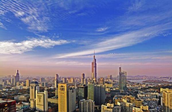 姚余棟：中國(guó)現(xiàn)在有北京、上海、廣州、深圳四個(gè)一線城市還太少，至少要有八個(gè)一線城市。