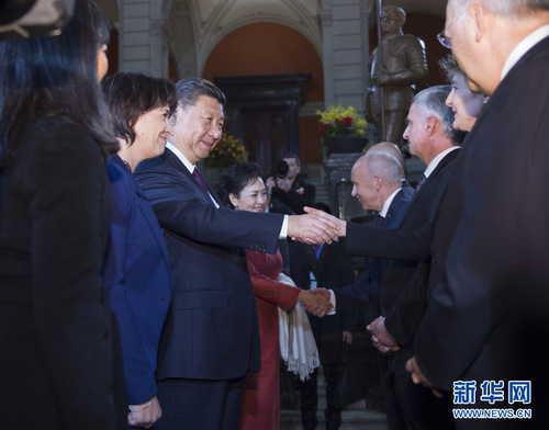 1月15日，國(guó)家主席習(xí)近平在伯爾尼出席瑞士聯(lián)邦委員會(huì)全體委員集體舉行的迎接儀式并致辭。 新華社記者 謝環(huán)馳 攝1