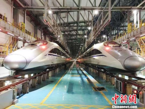 高鐵動(dòng)車成為貴州人“大交通時(shí)代”出行的重要方式。　楊云 攝