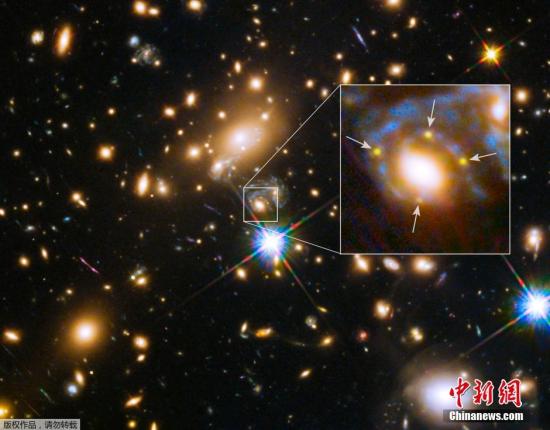 資料圖：2015年3月5日，NASA發(fā)布了哈勃太空望遠(yuǎn)鏡拍攝的MACS J1149.6+2223星系團(tuán)照片。