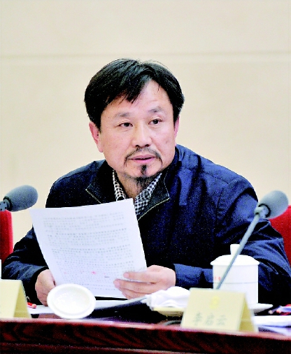 ◆董配永簡(jiǎn)介    第十二屆全國(guó)政協(xié)委員，致公黨中央委員、致公黨中央環(huán)境與可持續(xù)發(fā)展委員會(huì)副主任。生于1963年9月，河北灤縣人，現(xiàn)為華夏董氏兄弟商貿(mào)集團(tuán)董事局主席。先后榮獲過4屆“中華慈善獎(jiǎng)”、“中國(guó)十大慈善企業(yè)”、“中國(guó)十大慈善家”、“全國(guó)五一勞動(dòng)獎(jiǎng)?wù)隆?、全?guó)“愛國(guó)擁軍模范”、“致公黨扶貧開發(fā)工作先進(jìn)個(gè)人”等稱號(hào)。