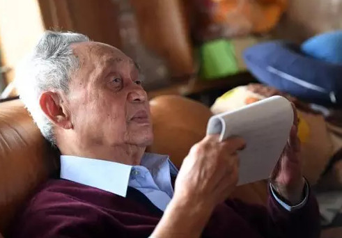 93歲高齡的黃幸日前接受新華社記者專(zhuān)訪