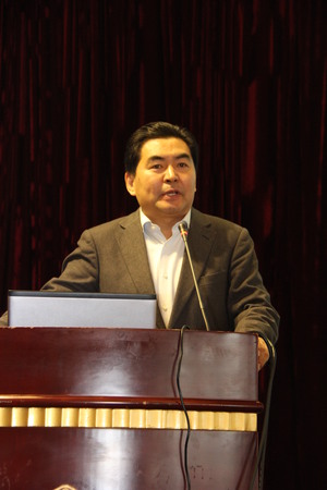 ４、國家衛(wèi)生計生委直屬機關黨委常務副書記、中國衛(wèi)生計生思想政治工作促進會副會長楊建立現場發(fā)言。吳琛　攝影