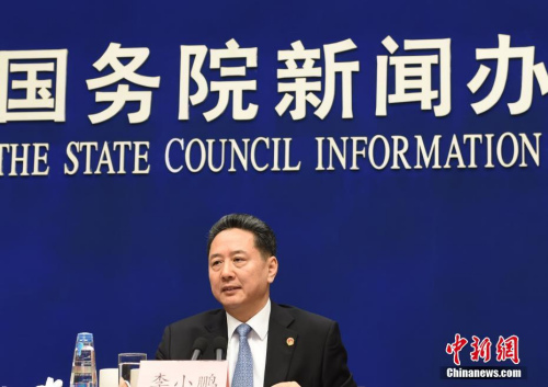 2月27日，國(guó)務(wù)院新聞辦公室在北京舉行新聞發(fā)布會(huì)。交通運(yùn)輸部部長(zhǎng)李小鵬回答記者提問(wèn)。<a target='_blank' href='http://www.chinanews.com/'>中新社</a>記者 張勤 攝