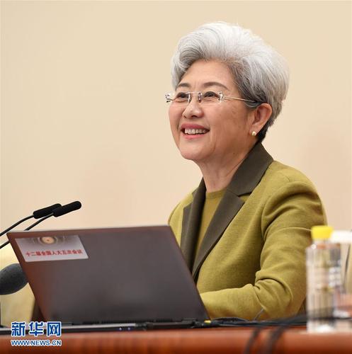 3月4日，十二屆全國人大五次會議在北京人民大會堂舉行新聞發(fā)布會。大會發(fā)言人傅瑩就大會議程和人大工作相關(guān)的問題回答中外記者的提問。新華社記者 張領(lǐng) 攝