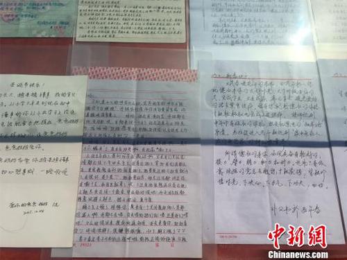 展出的部分家書(shū)?！±罴掩S 攝