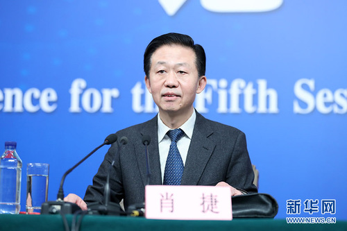 　　3月7日，十二屆全國人大五次會議舉行記者會，邀請財政部部長肖捷、部長助理戴柏華就“財政工作和財稅改革”的相關(guān)問題回答中外記者的提問。圖為財政部部長肖捷。