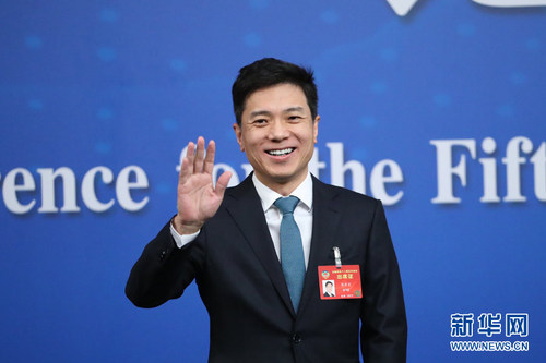 圖為全國政協(xié)委員，全國工商聯(lián)副主席，百度公司董事長兼首席執(zhí)行官李彥宏。