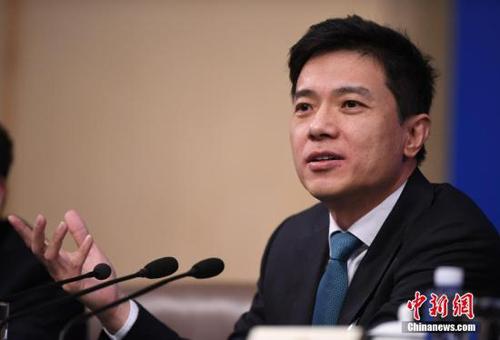 資料圖 李彥宏回答記者提問。<a target='_blank' href='http://www.chinanews.com/'>中新社</a>記者 侯宇 攝