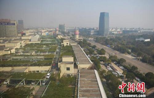 資料圖 浙江義烏中國(guó)小商品城半全景?！⊥鮿偂z