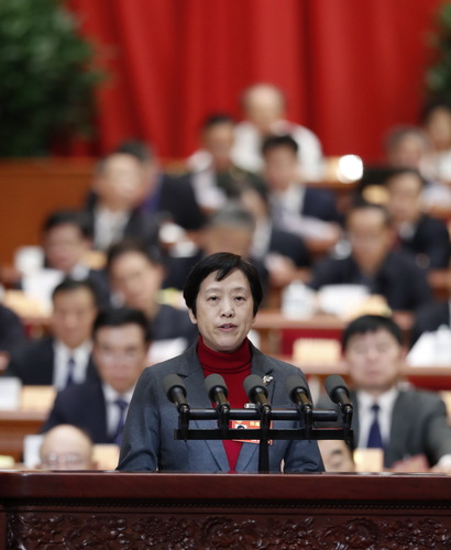 龍墨委員作《多舉聯(lián)動 精準扶助 讓更多貧困殘疾兒童幸?？鞓烦砷L》的發(fā)言