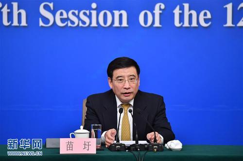 這是苗圩在回答記者提問。