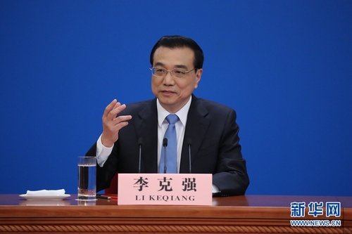 　3月15日，國務(wù)院總理李克強在北京人民大會堂與中外記者見面，并回答記者提問。 新華社記者邢廣利攝
