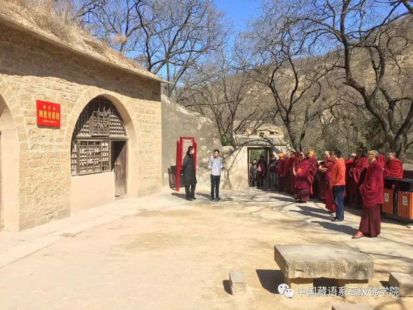 3月25日，中國藏語系高級佛學(xué)院第十三屆高級學(xué)銜班來到革命圣地延安。_副本